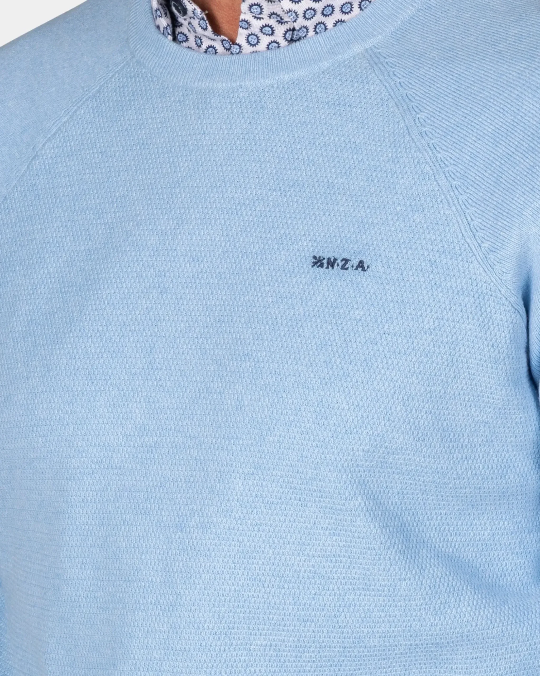 Blauwe effen pullover met ronde hals