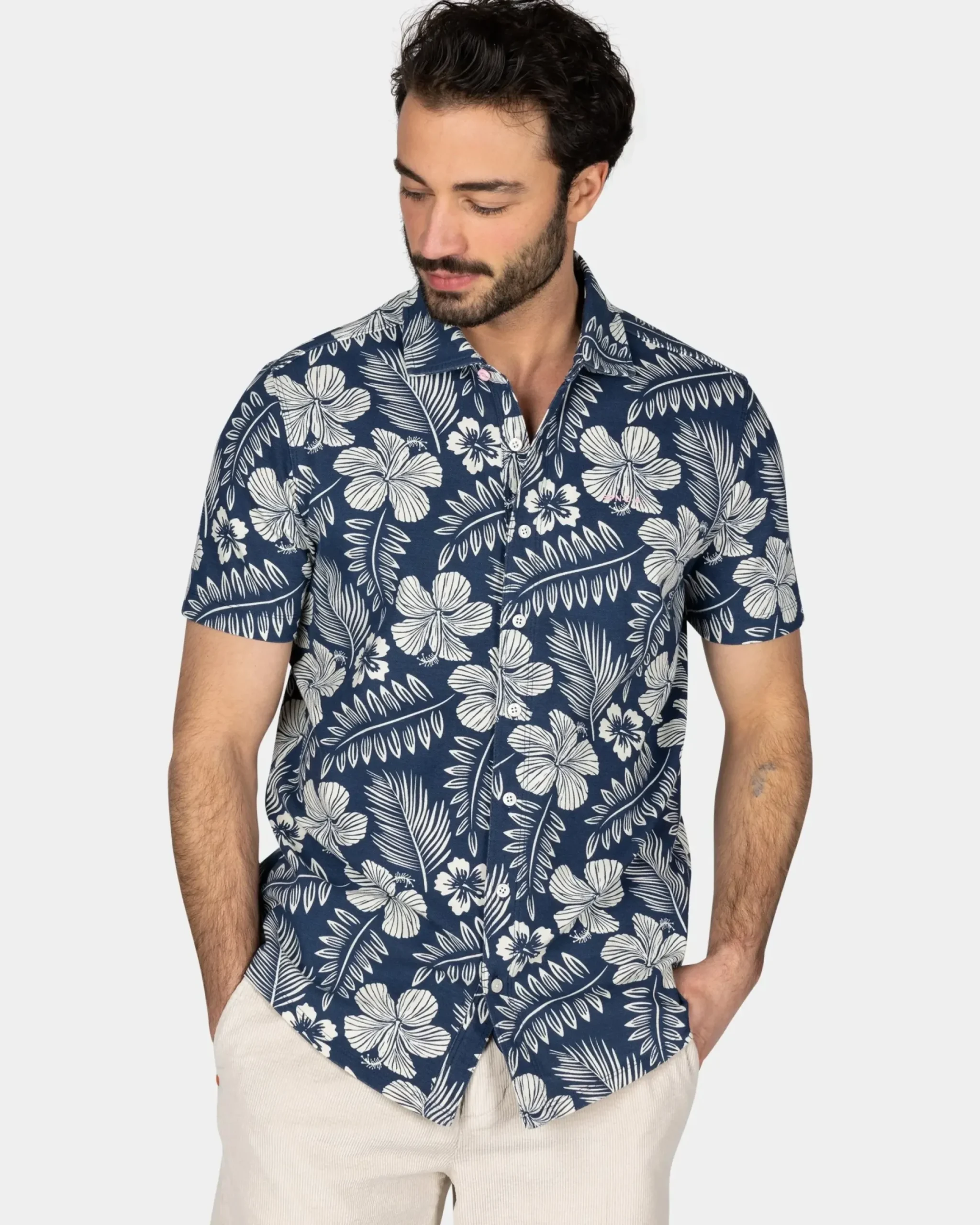 Blauw overhemd met witte bloemenprint