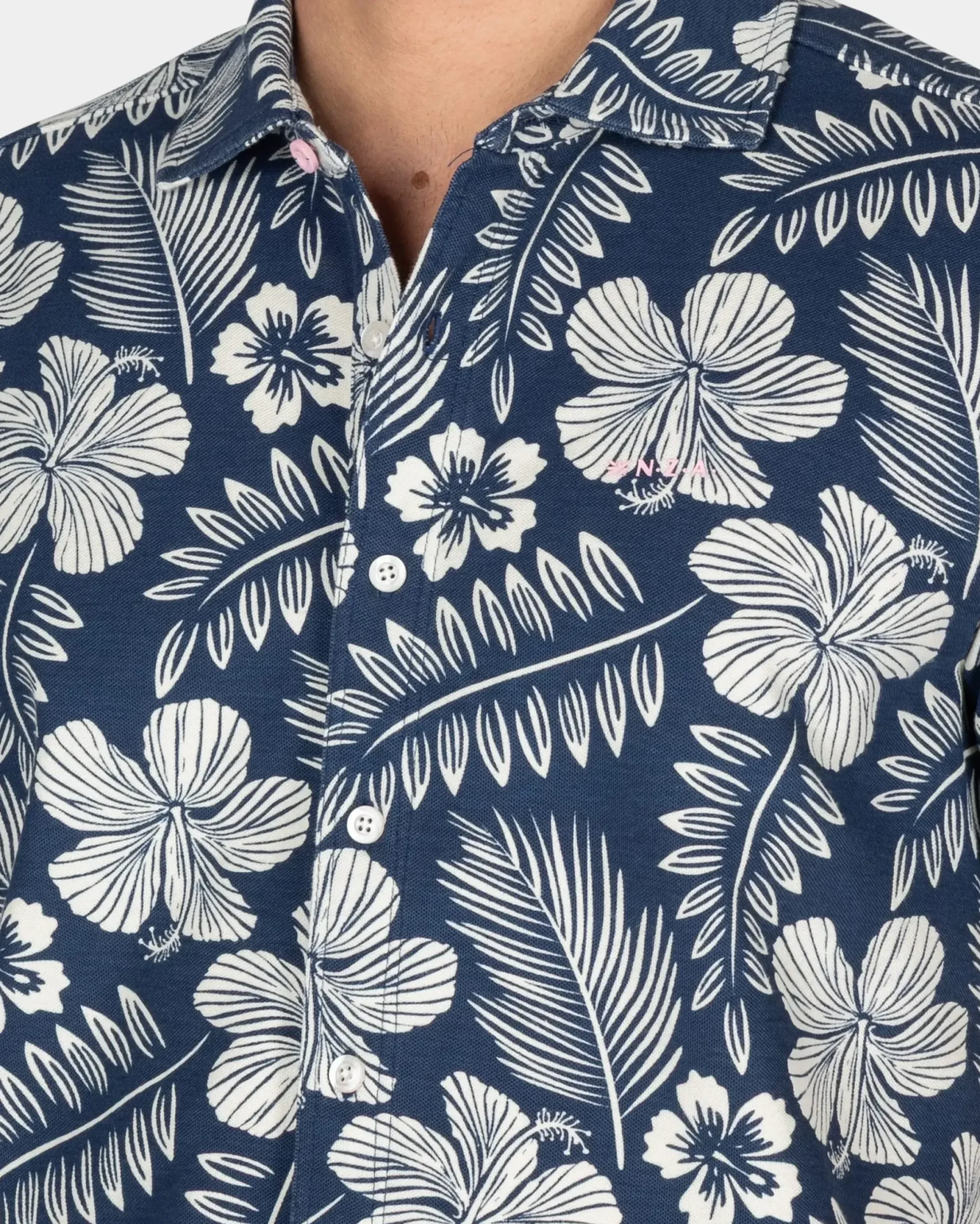Blauw overhemd met witte bloemenprint