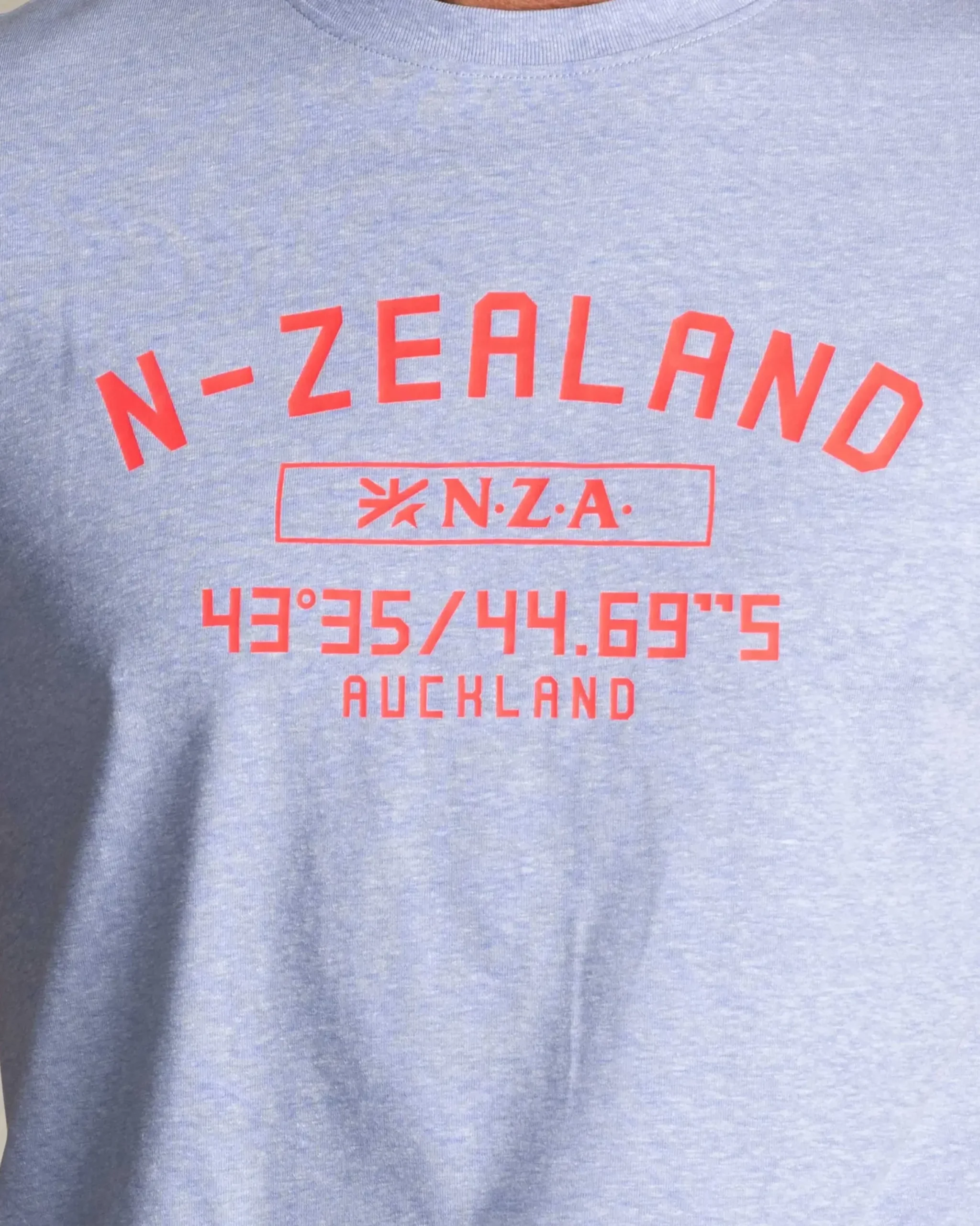 Blauw t-shirt met NZA logo op de borst