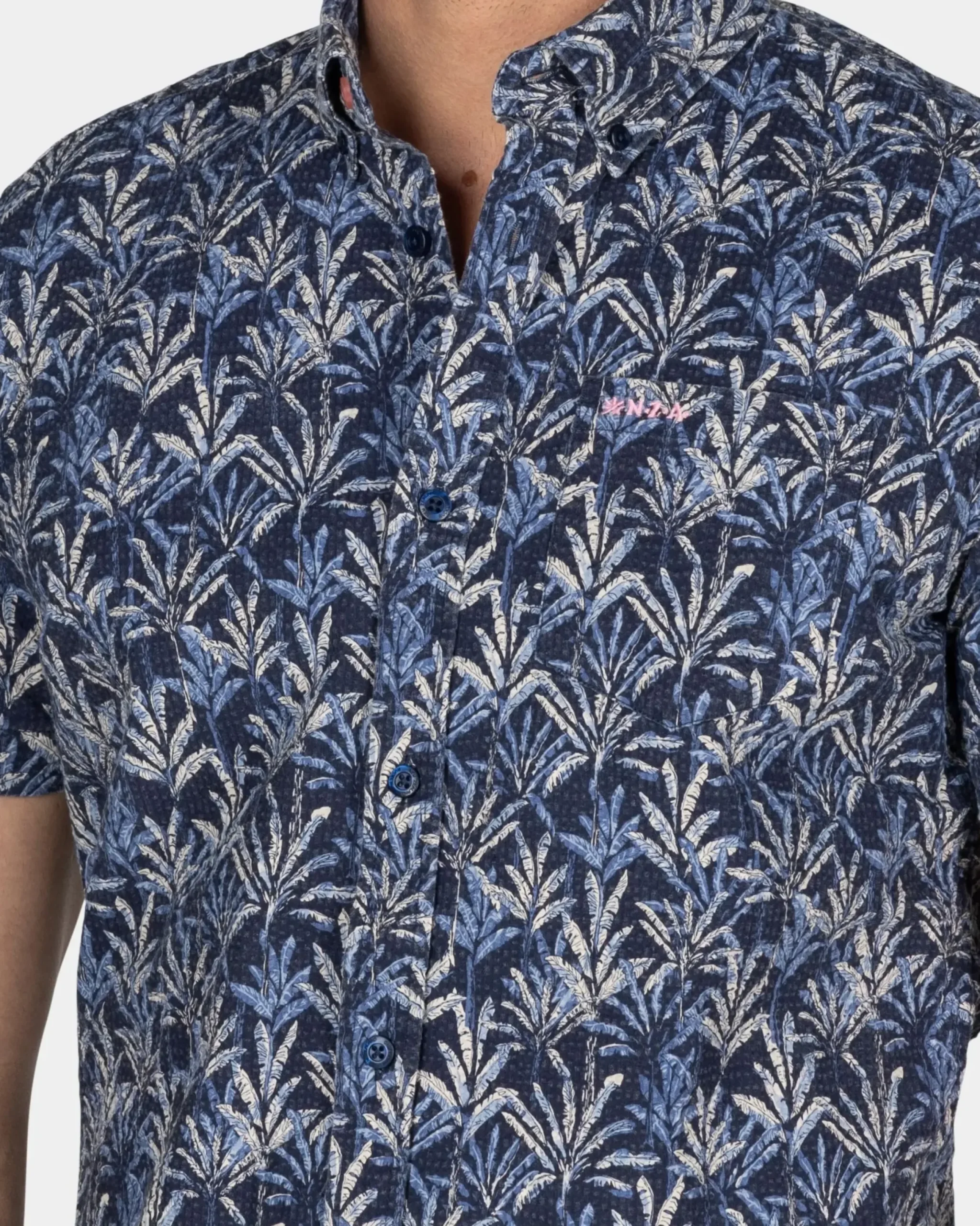 Donkerblauw overhemd met bladprint en korte mouw