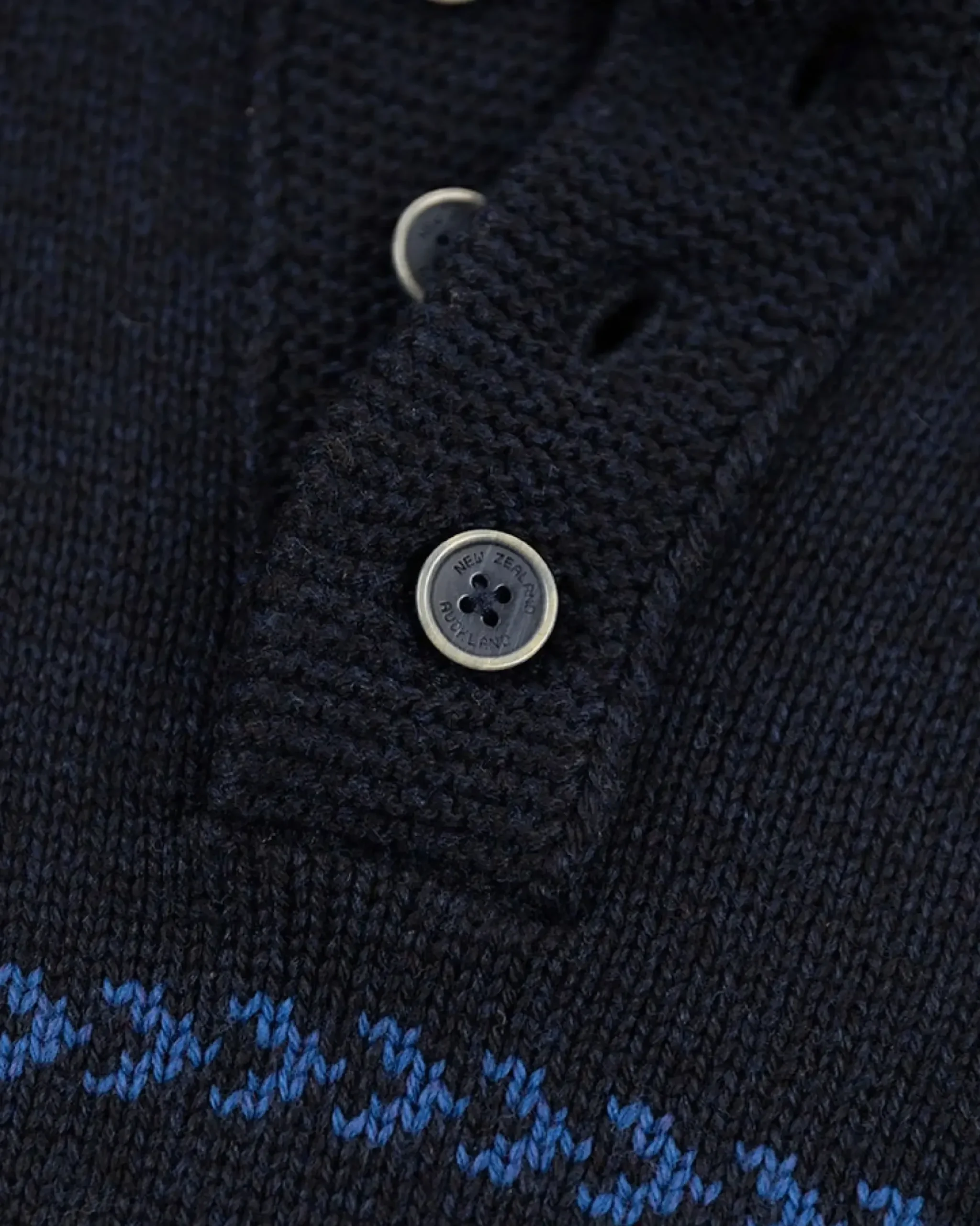 Gebreide trui met halve knoopssluiting - Pitch Navy