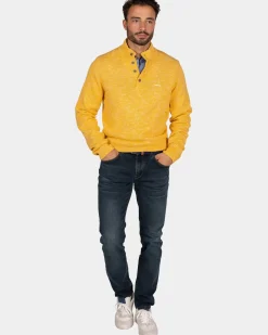 Gemêleerde okergele trui met knopen kraag - Warm Ocre
