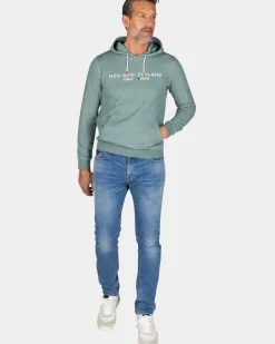 Groene hoodie met tekst op de borst - Pebble Green
