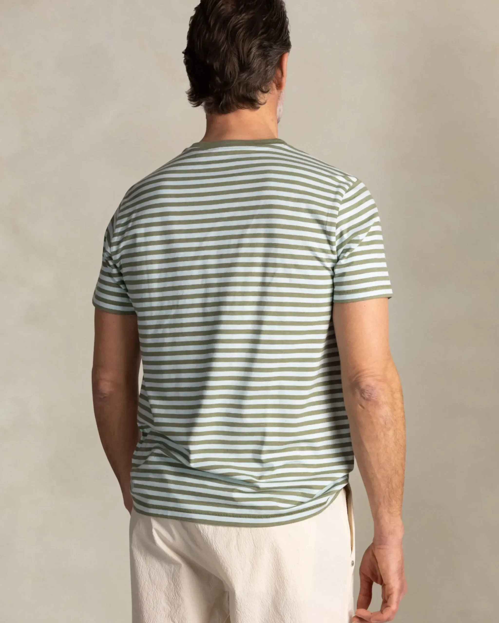 Groen t-shirt met lichtgroene strepen