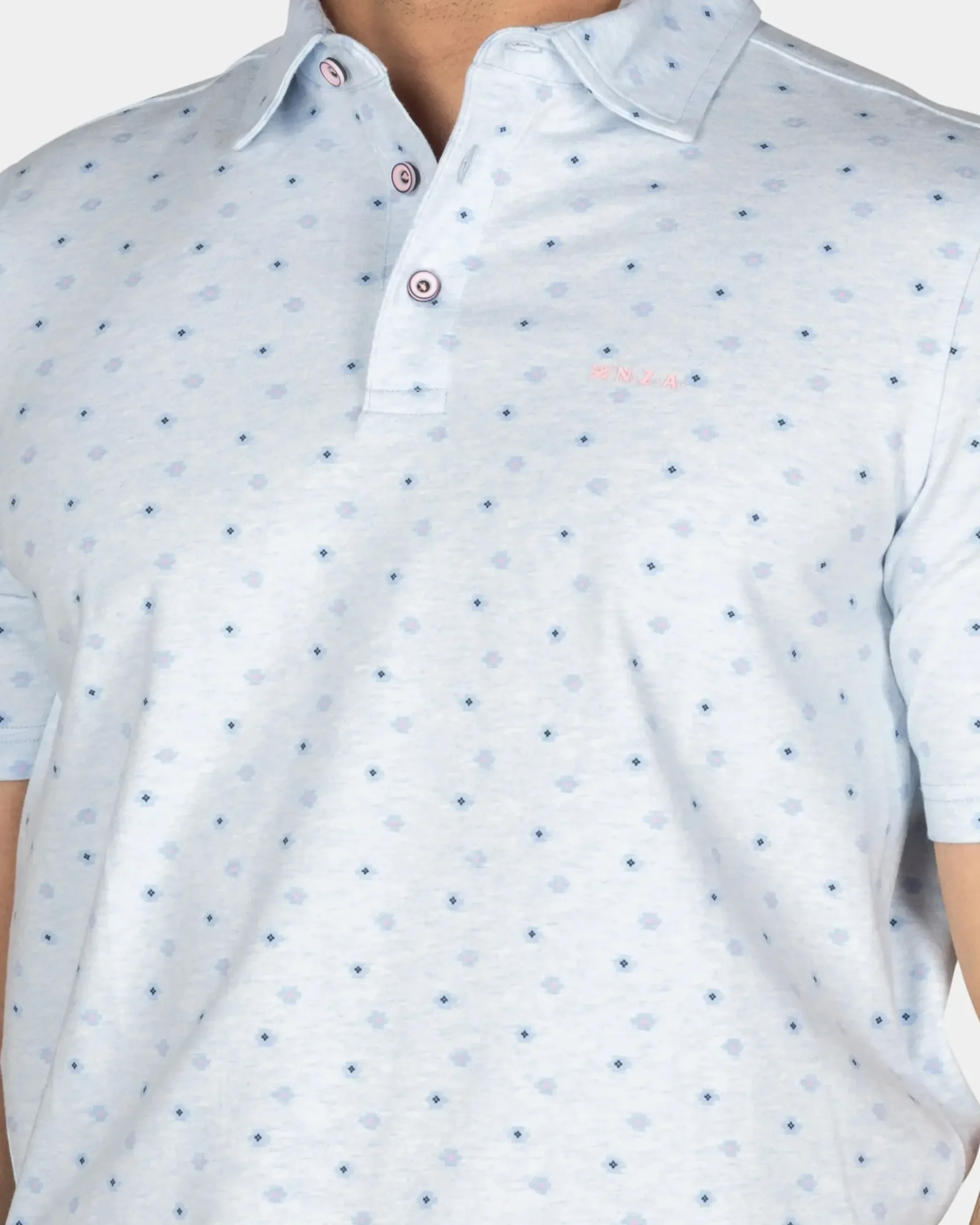 Katoenen pastelblauwe polo met kleine stippen