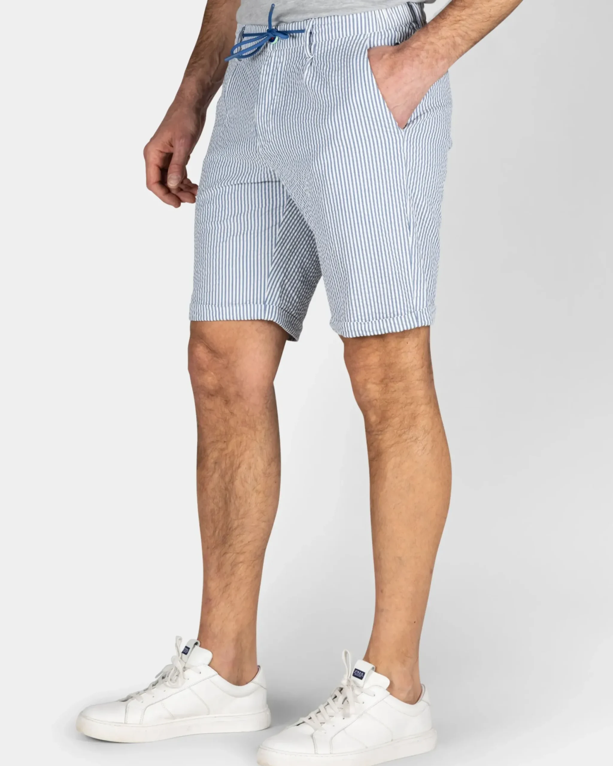 Lichtblauwe gestreepte chino short