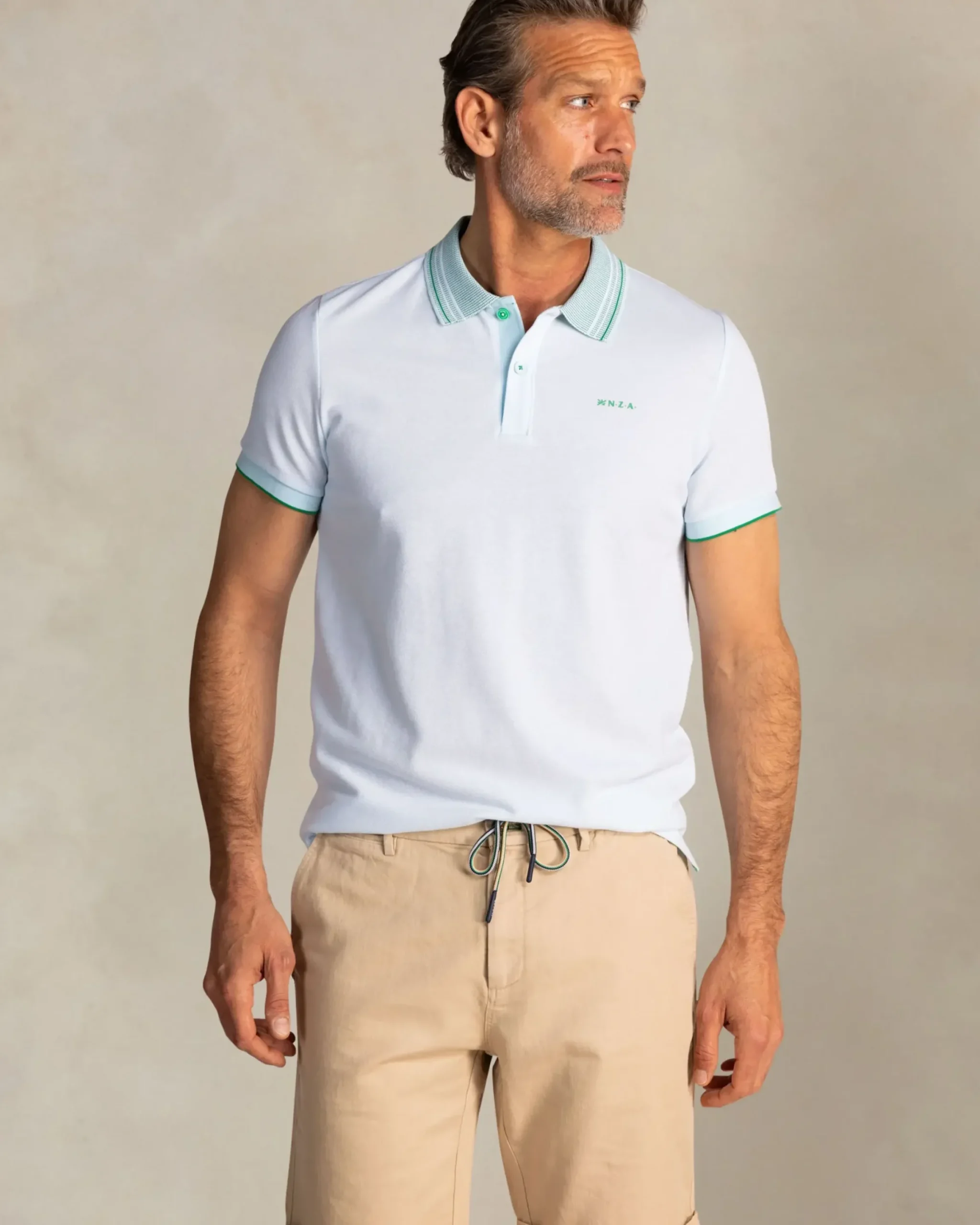 Lichtblauwe polo met gestreepte kraag