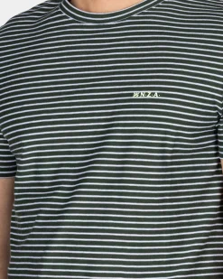 Mosgroen t-shirt met kleine witte streep