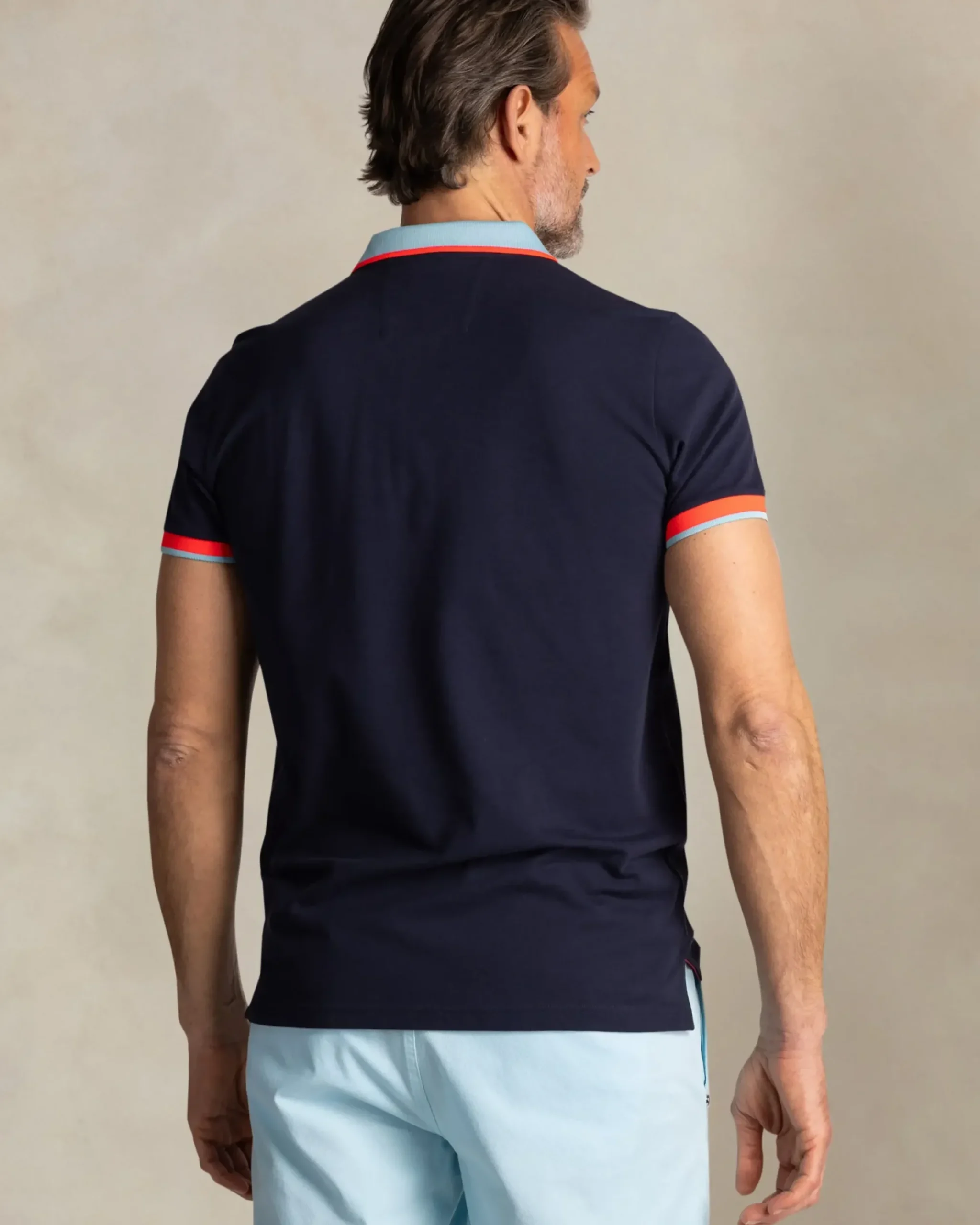Navy katoenen polo met lichtblauwe kraag