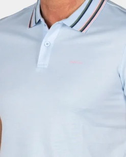 Pastelblauwe polo met gestreepte kraag