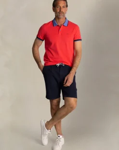 Rode katoenen polo met blauwe kraag