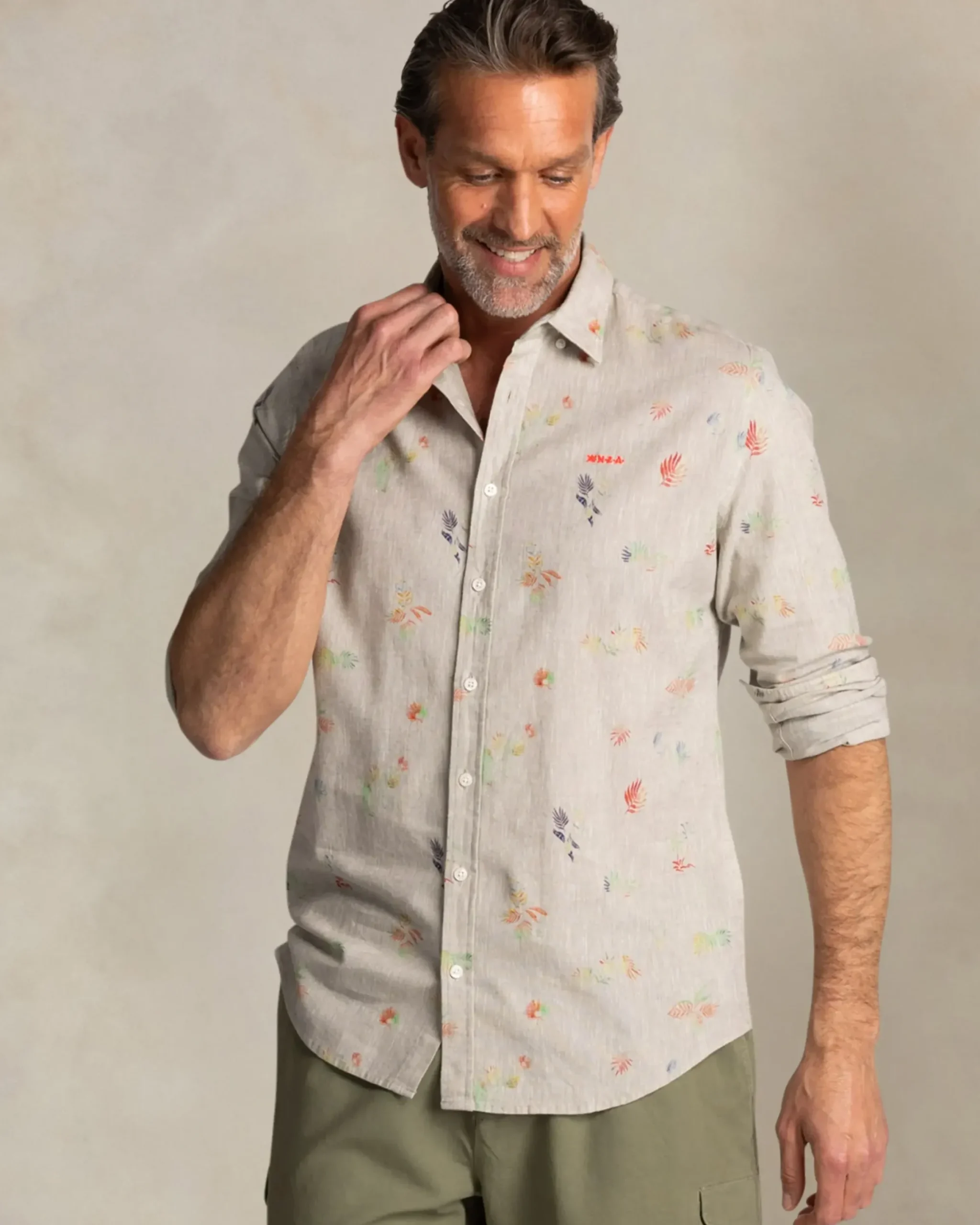Taupe overhemd met gekleurde bloemenprint