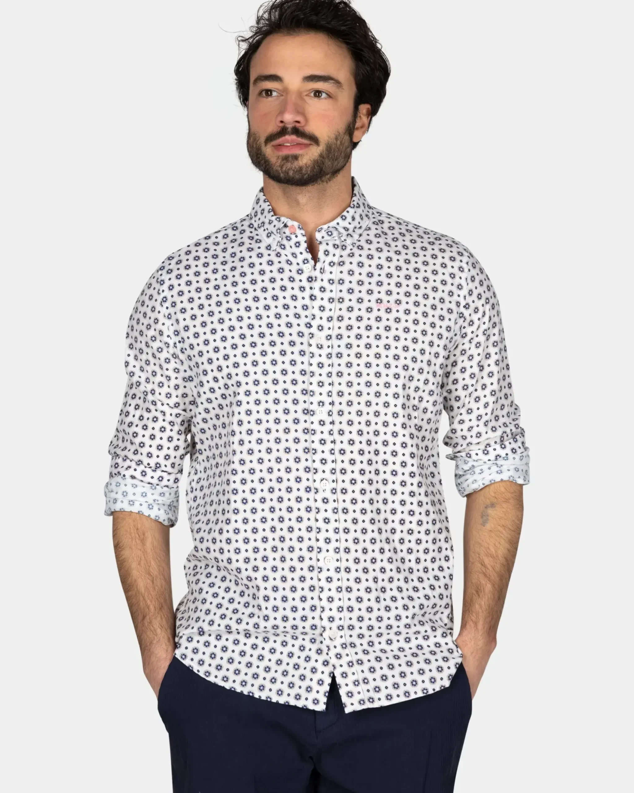 Wit overhemd met blauwe grafische print