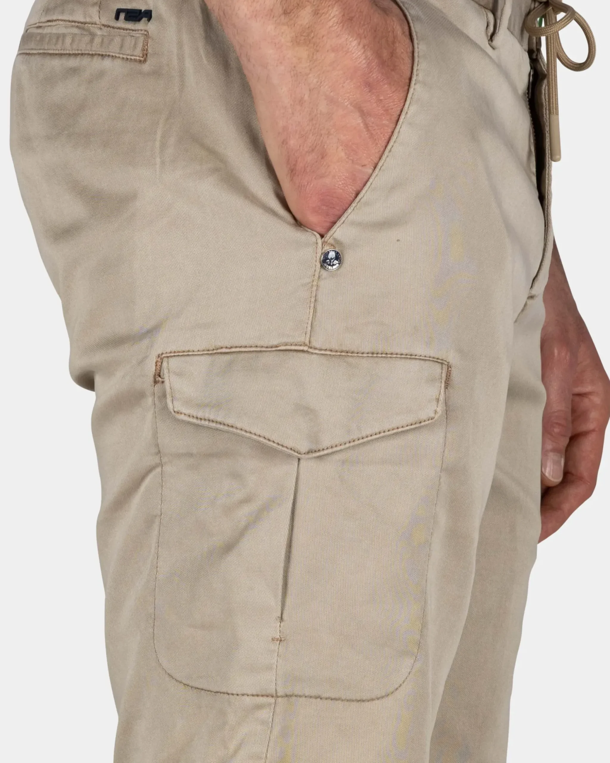 Zandkleurig cargo short met stretch