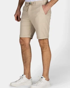 Zandkleurige chino short met stretch